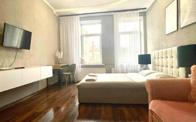 Куліша 41 Апартаменти в центрі біля ТЦ Форум