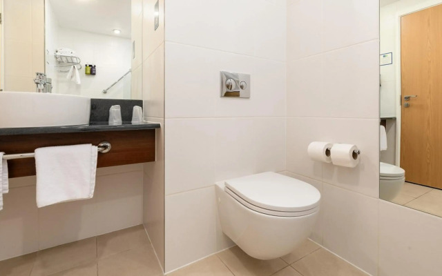 Holiday Inn Express Leigh - Sports Village by IHG