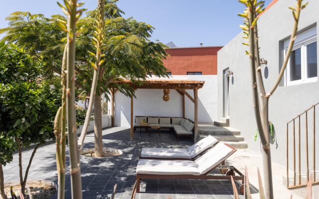 Home2Book Stunning Design House Arafo