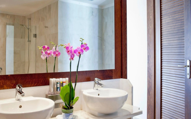 Kontokali Bay Resort & Spa