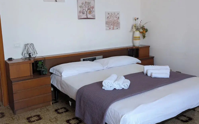 Sicilian Apt in Donnalucata-sleeps 4- 2 Min Beach