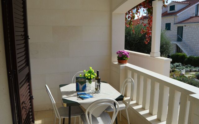 Apartment Frama - 3 apartments: A3 Lavanda  Bol, Island Brac