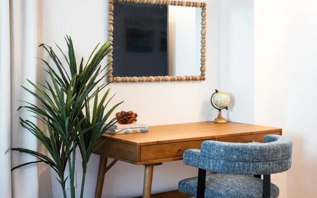 The Santa Monica Sunset - Beachfront Luxury