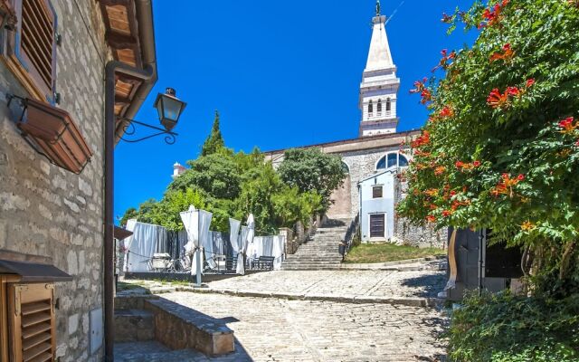 Cozy Holiday Home In Rovinj With Terrace