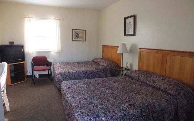 Little Riverside Motel & Marina