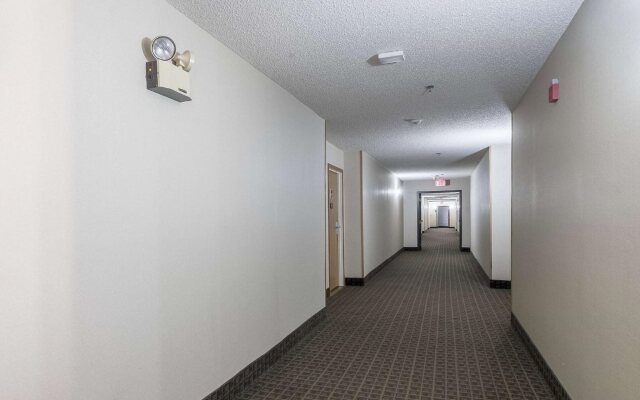 Bearcat Inn and Suites