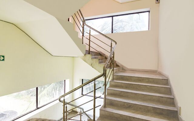 Fabhotel White Palace