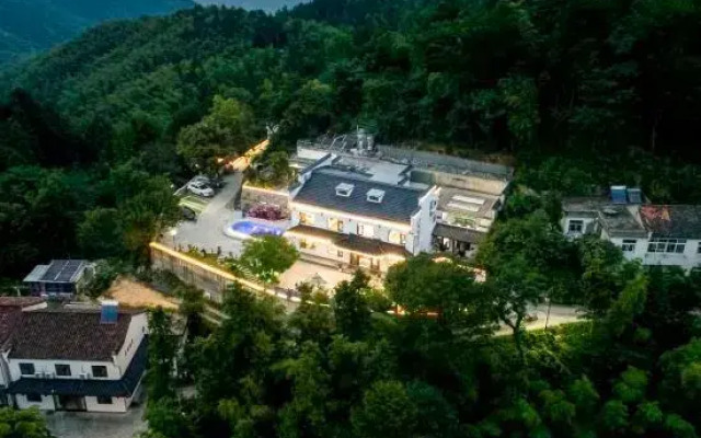 Jiuhuashan Huxiangge Homestay (Meat Body Palace Branch)