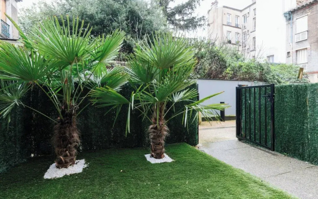 Serene Break With Terrace on the Outskirts of Paris