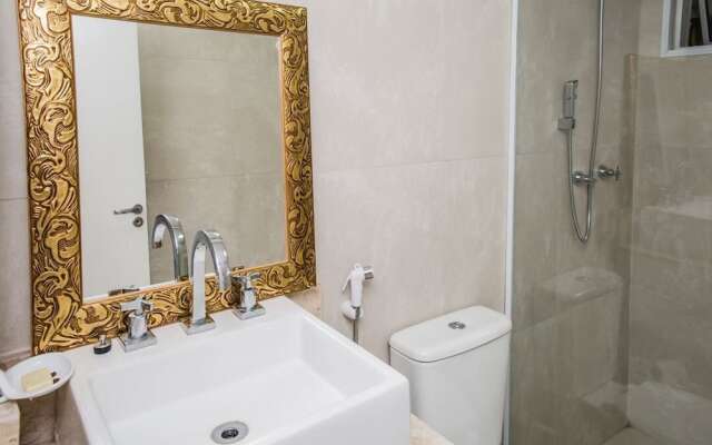 Amplo apartamento no centro, 2 quadras do metrô