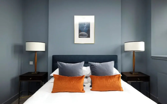 Stylish 2-bed flat in New Town