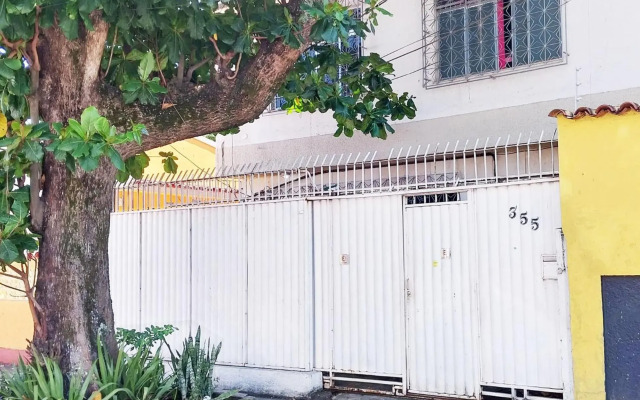 Quarto em residência tranquila e familiar