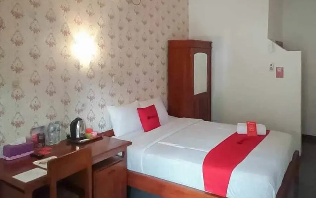 RedDoorz Plus @ Alun Alun Nganjuk