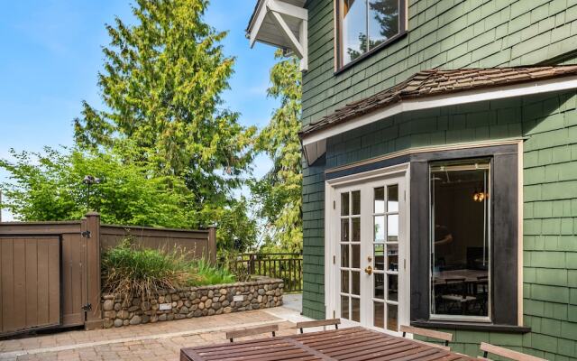 Seattle Vacation Home: The Tuscan Villa