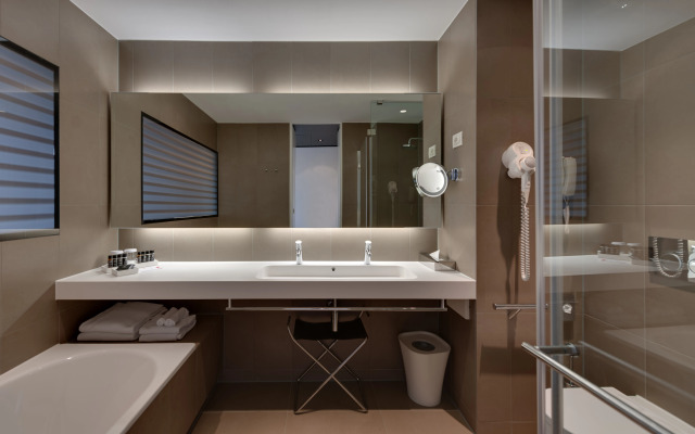 Lone Hotel by Maistra Collection