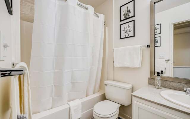 TWO CozySuites Apt w Skybridge Access 2