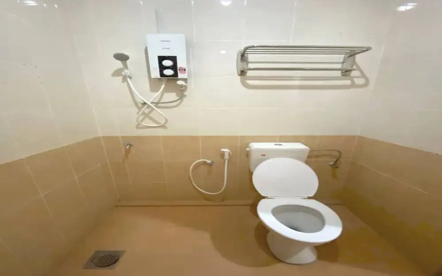 OYO 89715 CK Hotel 2