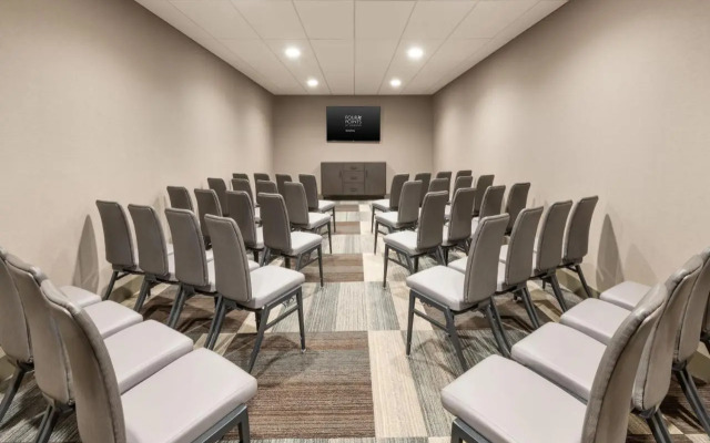 Radisson Hotel & Suites