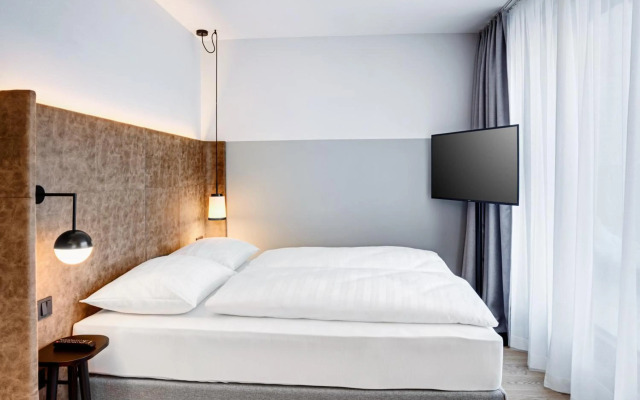 Stage 12 Hotel by Penz