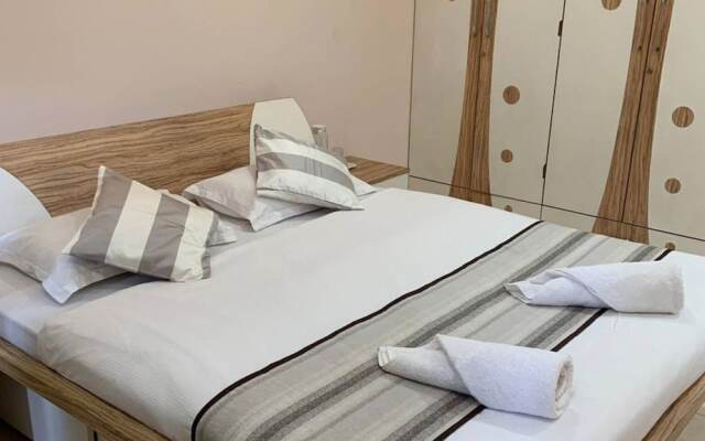 Luxury Stay Close To Worli Sea Face