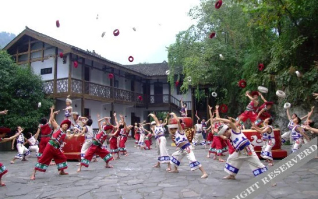 Qingjiang Tianlongwan Holiday Hotel