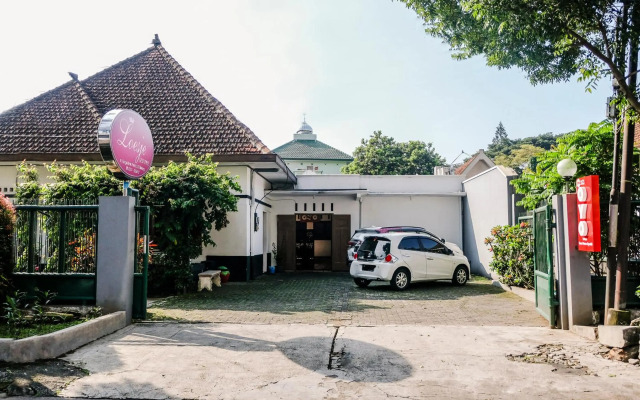 OYO 353 Loesje Guest House Syariah