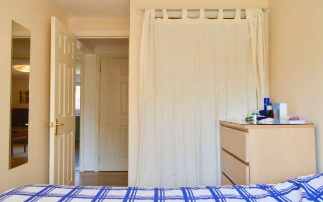 Modern Two Bedroom Flat in Leith
