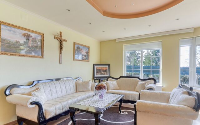 Serene Holiday Home in Zagreb With Jacuzzi