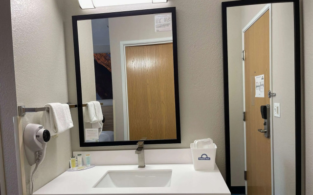 Days Inn by Wyndham Imlay City