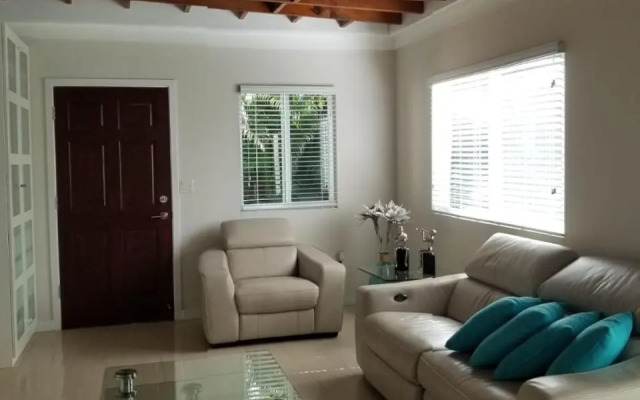 LUXURY Guayabita's House