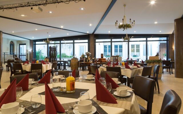 Hôtel & Spa du Domaine des Thômeaux, The Originals Relais