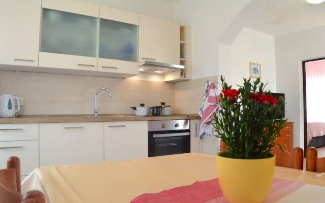 Room in Apartment - Charming Apartment Venilia Blue, Sleeps 4