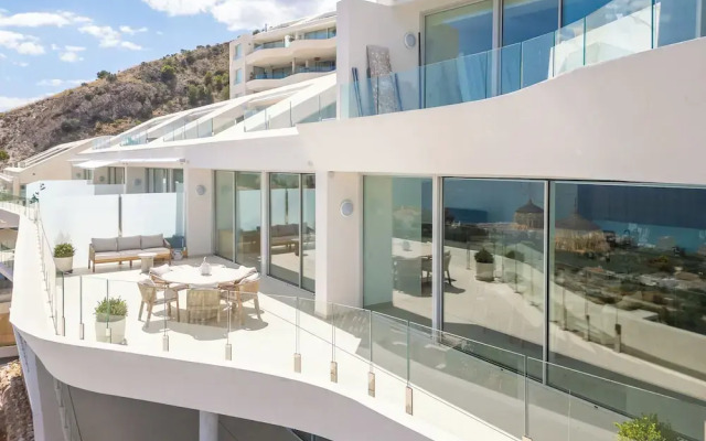 Benalmadena Luxury 4 Bed Apartment Jacuzzi