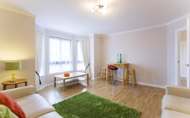 2 Bedroom Flat In Edinburgh