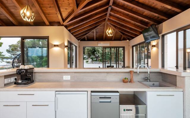 Beautiful Villa in Selca with Private Swimming Pool