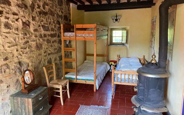 4-bed, Sleeps 8, Pets, Free Parking