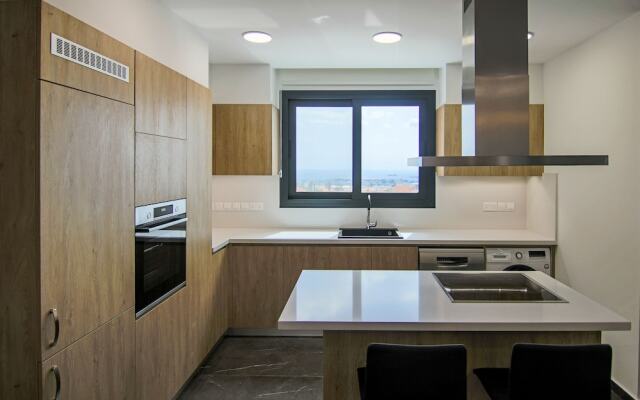 Phaedrus Living: Sea View Anna Residence 301