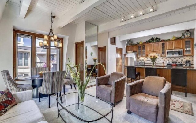 Exclusive 2 Bedroom Mountain Vacation Rental in the Heart of Downtown Aspen One Block From Silver Queen Gondola