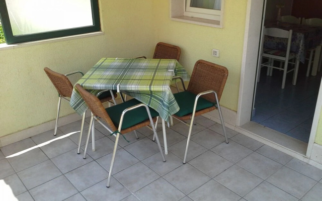 Josi - With Beautiful Garden - A1 Plavi