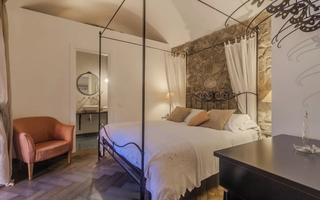 Loppia Secret Garden by Wonderful Italy