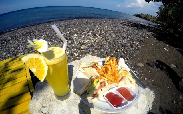 Tradisi Beach Front Villas