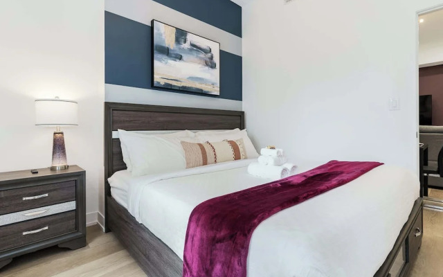 Elegant Suite—Near Kensington Market, Sleeps 8