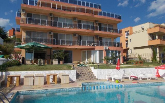 Safo Apartments and Rooms