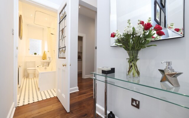 JOIVY Stunning Ground-floor 2bedrm New Town Apt