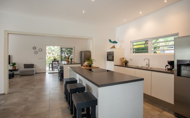 Casa Maria Curacao. Luxury 6 Bedroom Villa Next to Supermarket & Jan Thiel Beach