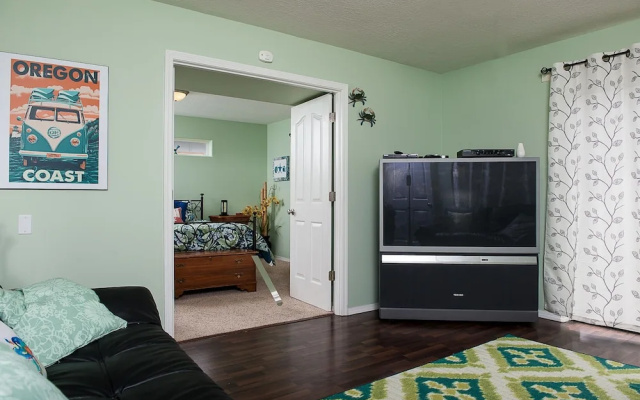 The Blue Crab 4 Br home by RedAwning