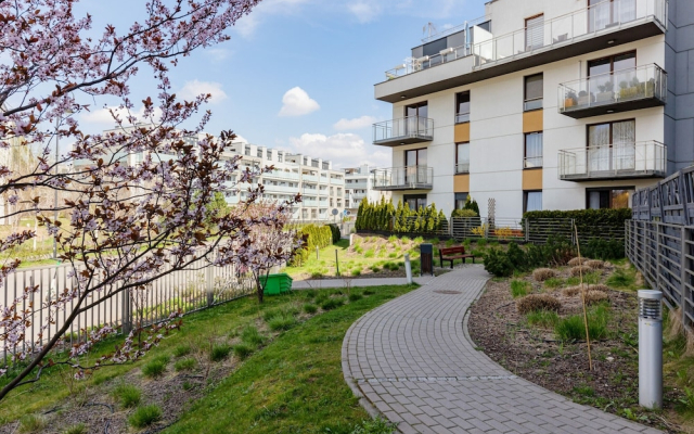 Glamorous Apartment Wilanow by Renters