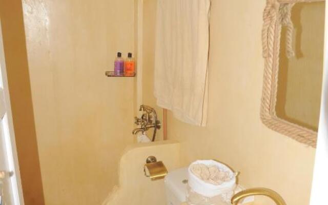 Dandy on the beach Fisherman's House - By the Sea