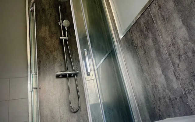 Sleeps10-parking-garden-hottub-petfriendly