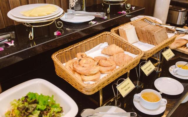 Reyna Hotel Hanoi